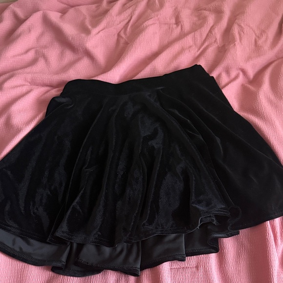 Chic Black Velvet Skater Skirt - Picture 1 of 1
